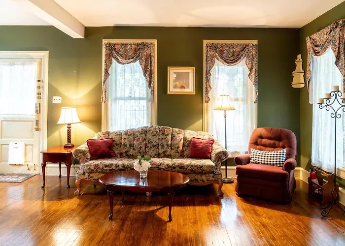 Charming Executive Victorian Mansion W/ Free Parking - Near Bucknell