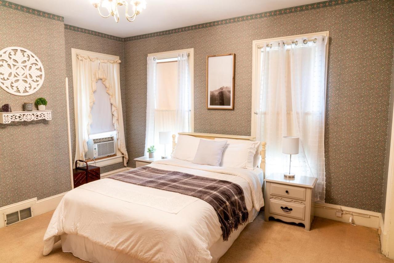 Charming Executive Victorian Mansion W/ Free Parking - Near Bucknell Holiday home Milton