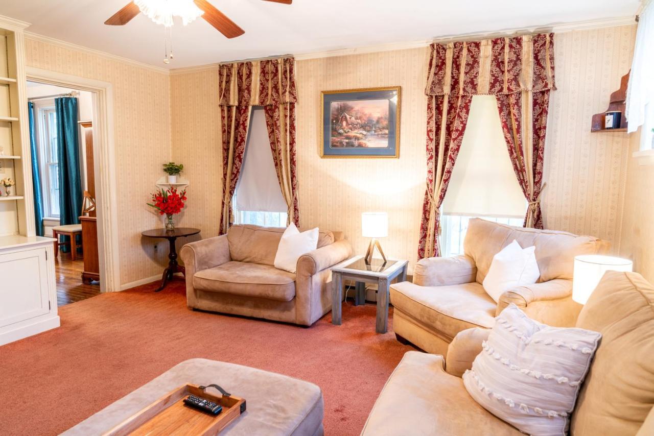 Charming Executive Victorian Mansion W/ Free Parking - Near Bucknell Holiday home Milton