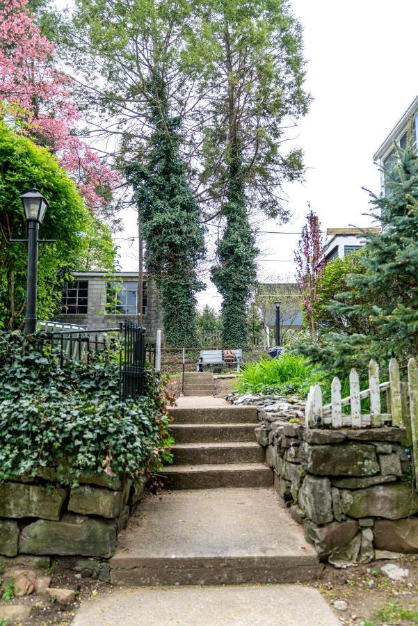 Charming Executive Victorian Mansion W/ Free Parking - Near Bucknell Holiday home