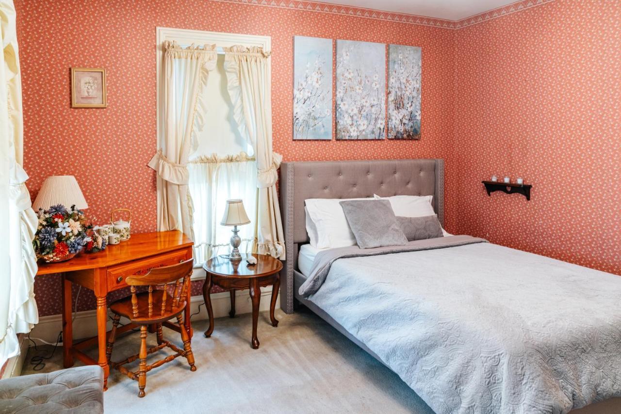 Charming Executive Victorian Mansion W/ Free Parking - Near Bucknell *