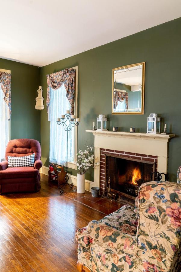 Charming Executive Victorian Mansion W/ Free Parking - Near Bucknell Holiday home *